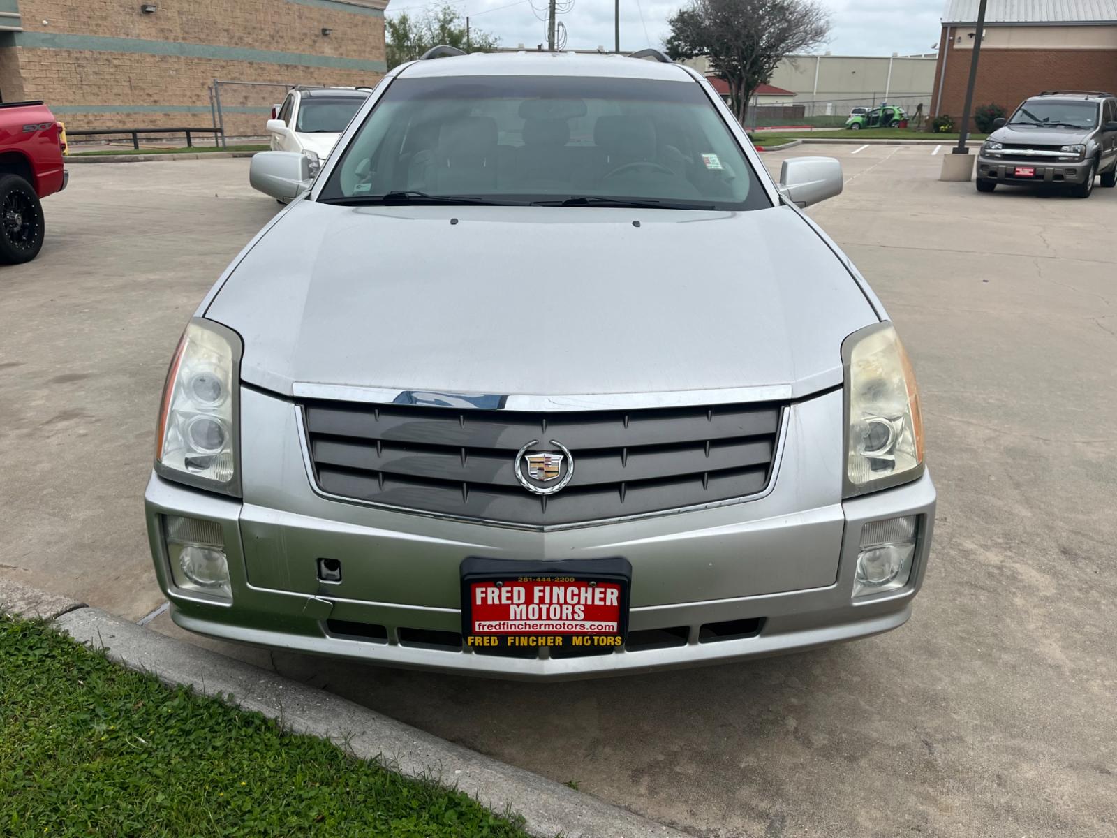 2004 SILVER /gray Cadillac SRX V6 (1GYDE637040) with an 3.6L V6 DOHC 24V engine, 5-Speed Automatic Overdrive transmission, located at 14700 Tomball Parkway 249, Houston, TX, 77086, (281) 444-2200, 29.928619, -95.504074 - Photo #1